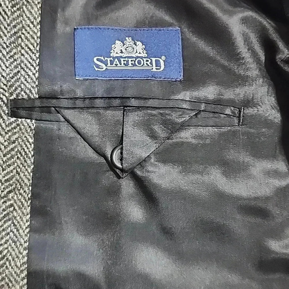 Men's Stafford Suit, Brown/Gray, Size 44R, Pre-Owned - Picture 6 of 11